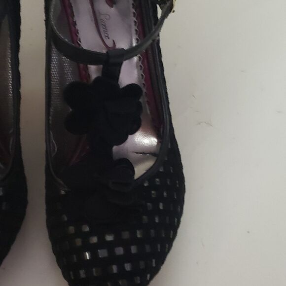 Poetic License of London Black rosette maryjane sz 6.5 Preowned - Picture 9 of 11